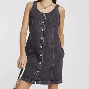 Levi’s Tuli black denim dress - Medium
Like new, fantastic condition!